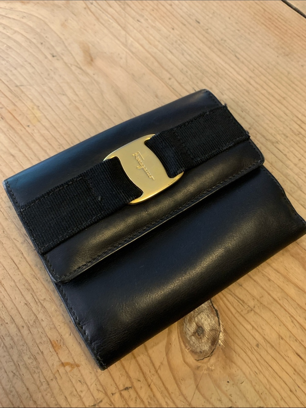 Salvatore Ferragamo, black snap closure wallet - Picture 12 of 14